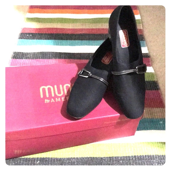 MUNRO black pumps - Picture 1 of 8